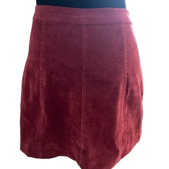 Lulus Moxie Wine Red Corduroy Skirt Size Medium With Snap fron - Picture 8 of 11